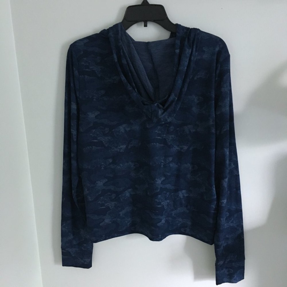 NWT Reebok Pullover - Picture 3 of 5
